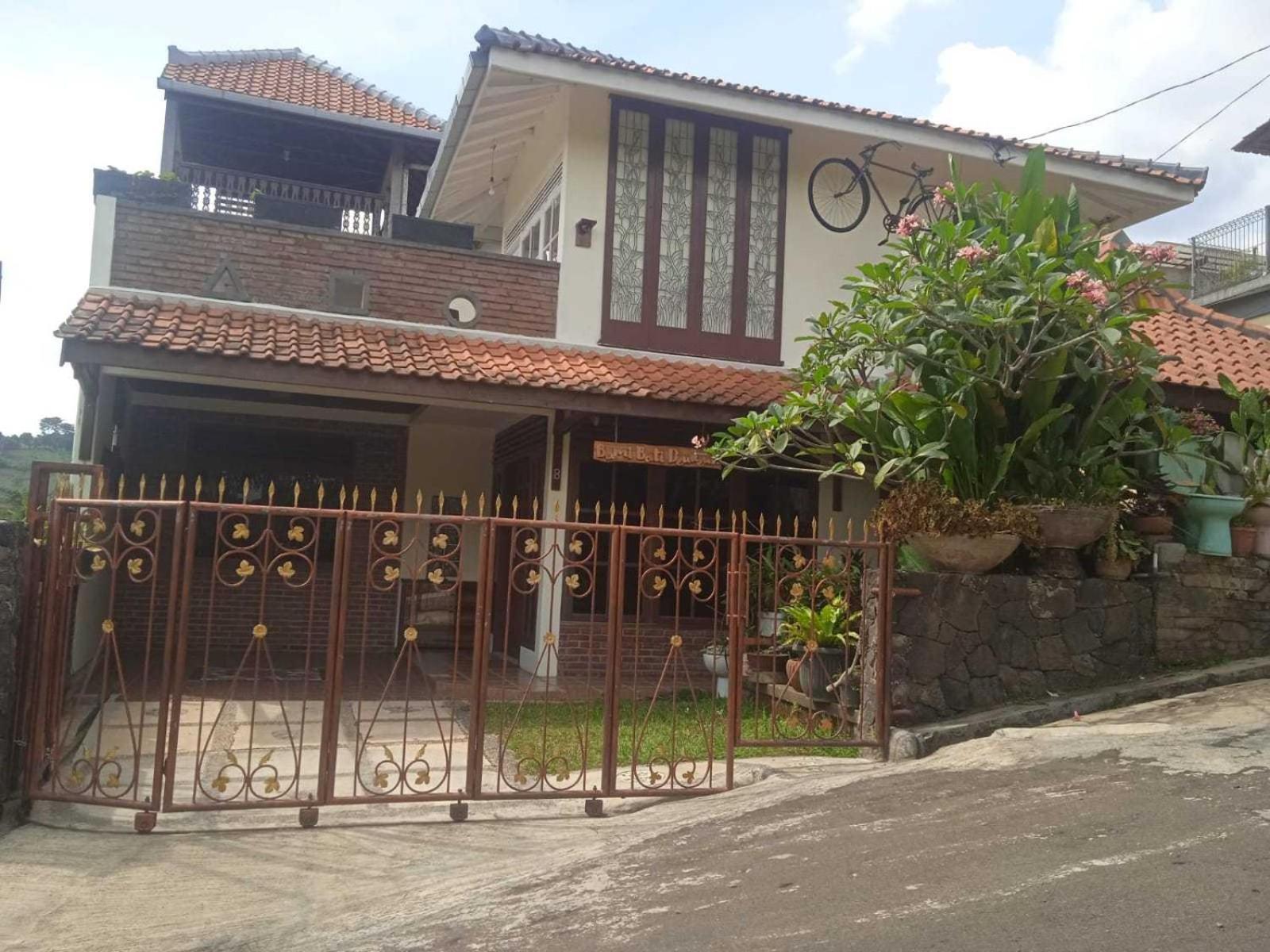 Express O 92299 Bumi Bati Deudeuh Hotel